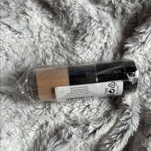 bareMinerals Beautiful Finish Brush